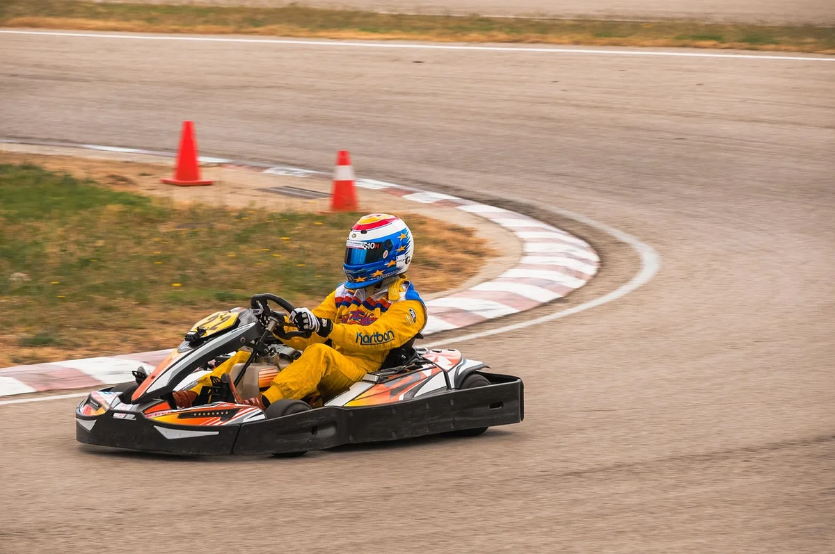 Sécurité en karting 2026 : équipements essentiels et astuces pour rouler serein